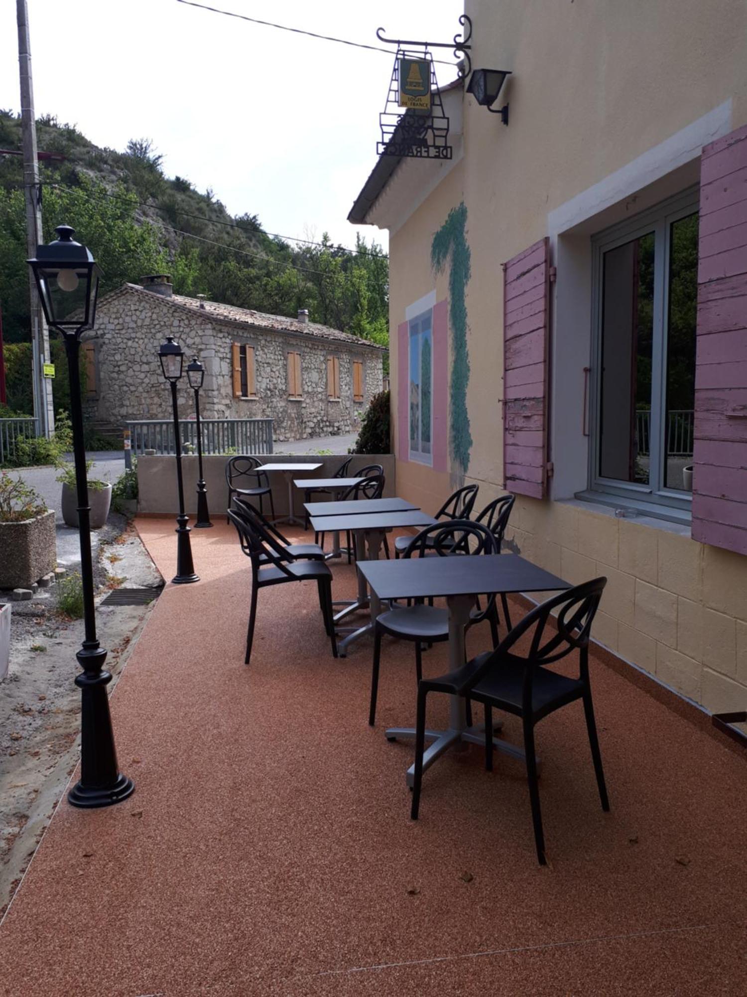 Logis Hotel Le Ceans Orpierre Esterno foto