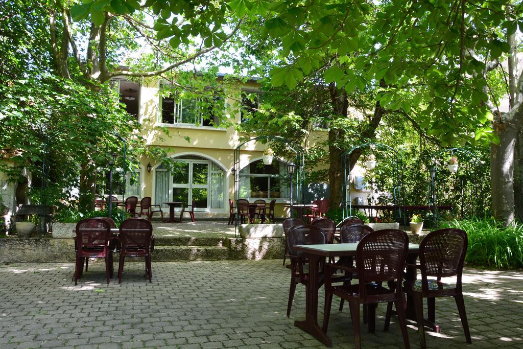 Logis Hotel Le Ceans Orpierre Esterno foto